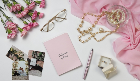 top-view-wedding-planning-resources-arrangement